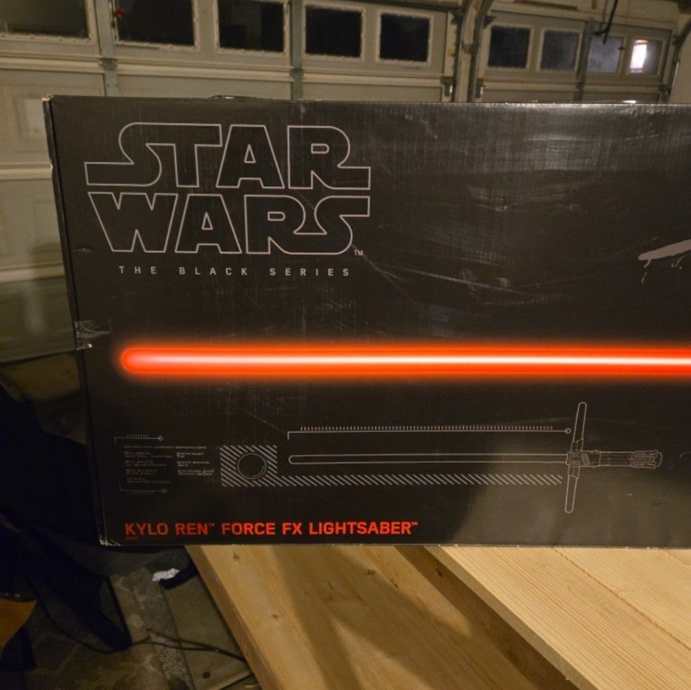 Star Wars THE BLACK SERIES Kylo Ren Force FX Deluxe Lightsaber NEW SEALED